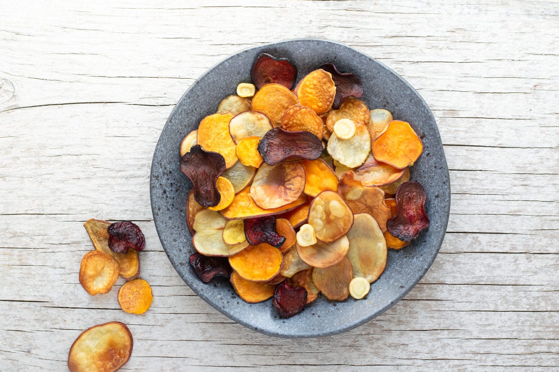 Chips de légumes racines