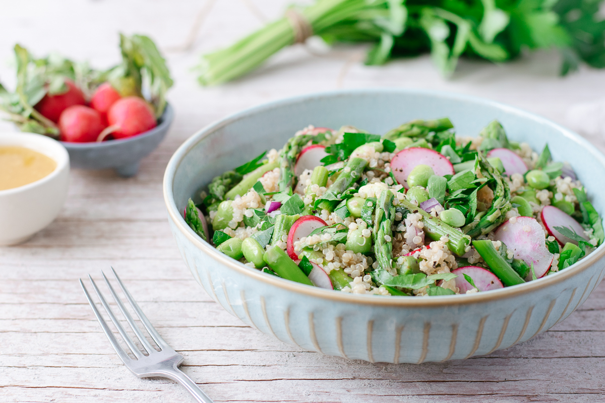 Salade de quinoa, asperges et radis