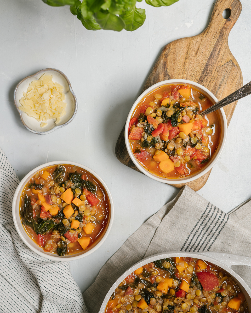 Soupe au kale, tomates et lentilles  